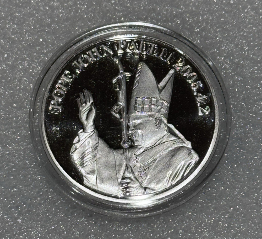 Pope John Paul II God 2005 . 4 . 2 SILVER Finish SV Challenge Coin