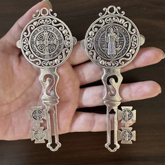 2Pcs/Set Silver Enamel Double Side Saint Benedict 12cmX5cm Key Blessing For