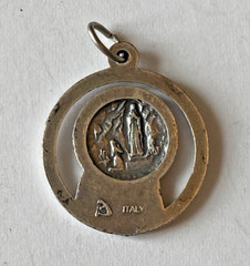 VTG ITALY SILVER PLATE OUR LADY OF LOURDES BERNADETTE MEDAL 7/8″