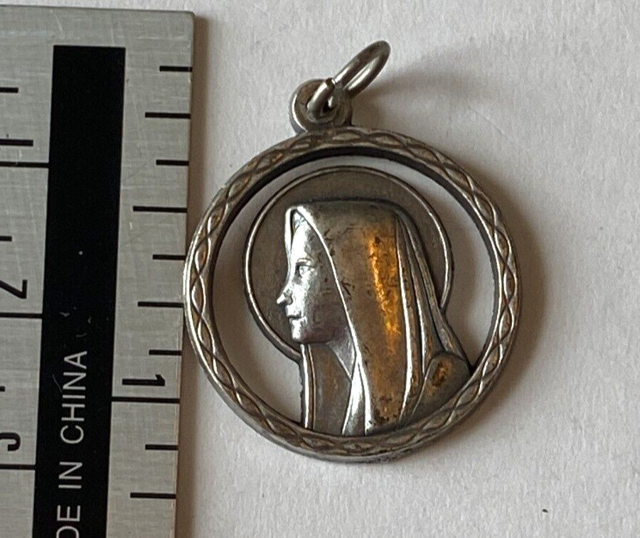 VTG ITALY SILVER PLATE OUR LADY OF LOURDES BERNADETTE MEDAL 7/8″