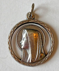 VTG ITALY SILVER PLATE OUR LADY OF LOURDES BERNADETTE MEDAL 7/8″