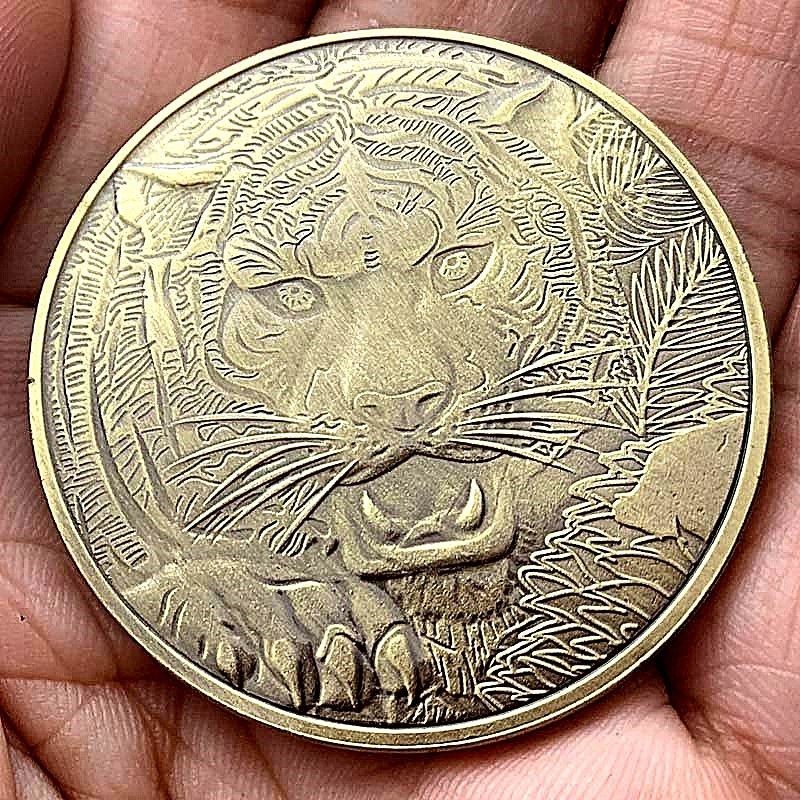 40mm Retro Brass Dragon Tiger Relief Coin Desktop Art Collectible Decoration