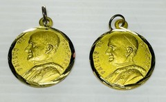 2 VTG Pope Paul VI Medal Pendant Necklaces ROMA Italy Gold Tone Catholic 1 1/8”