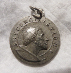 Old Holy Year 1974-1975 reconciliation Medal St. Francis Silver Tone Metal