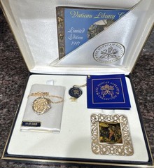 Vatican Collection Limited Edition, 1997 Nativity 14 Karat Gold And Diamond Pin