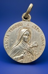 Vintage Catholic Sancta Teresia A Jesu Infante Silver Plate Religious Medal