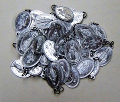 Set LOT of 25 Catholic Miraculous Mary Medal Lot Gift Silver Tone Metal 7/8″